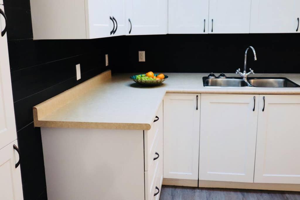 Sun Dog Manor Apartamento Maple Creek Exterior foto